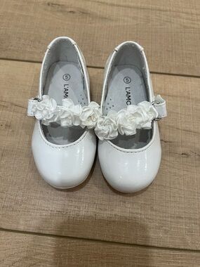 L'Amour White Girls' Floral Strap Mary Janes